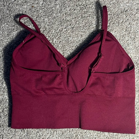 Sporty supported crop top - Picture 3 of 3